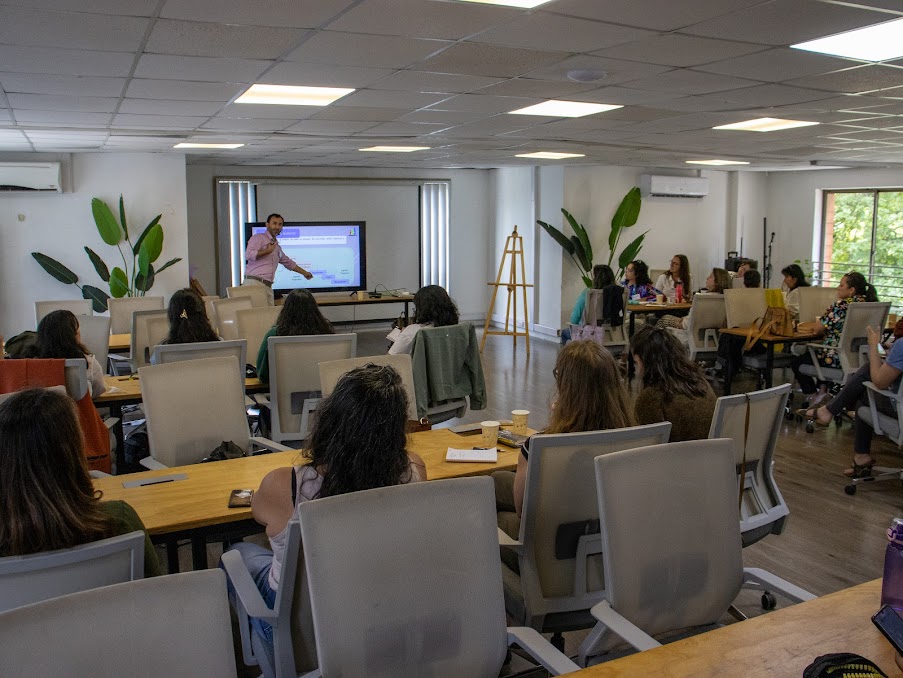 Comunidad empresarias visibles (CEV) – Magenta Labs